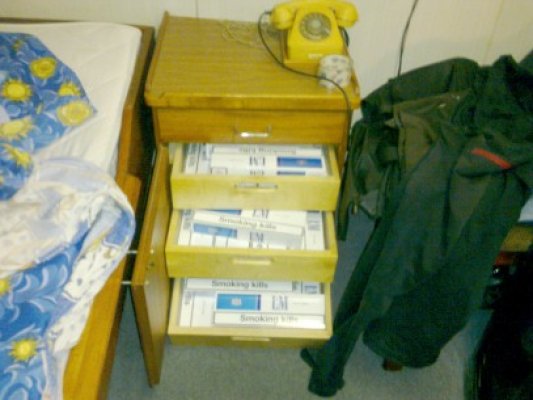 Ţigări de contrabandă descoperite în cabina unui comandant de navă